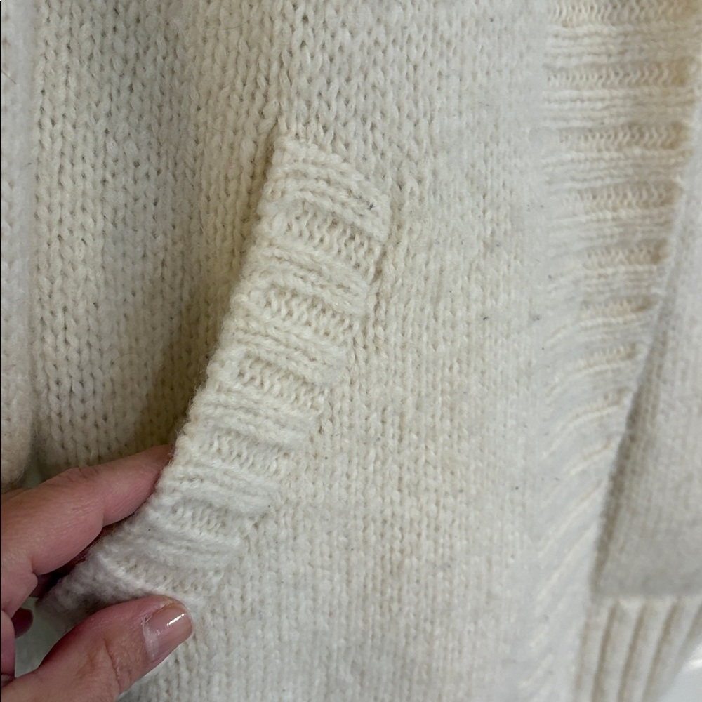 Faherty sweater - image 4